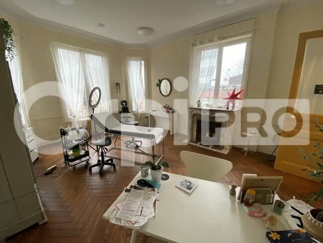 Plus de détails pour Bureau à louer