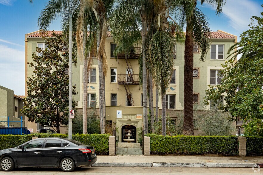 1843 N Cherokee Ave, Los Angeles, CA à vendre - Photo de l’immeuble – Image 2 sur 61