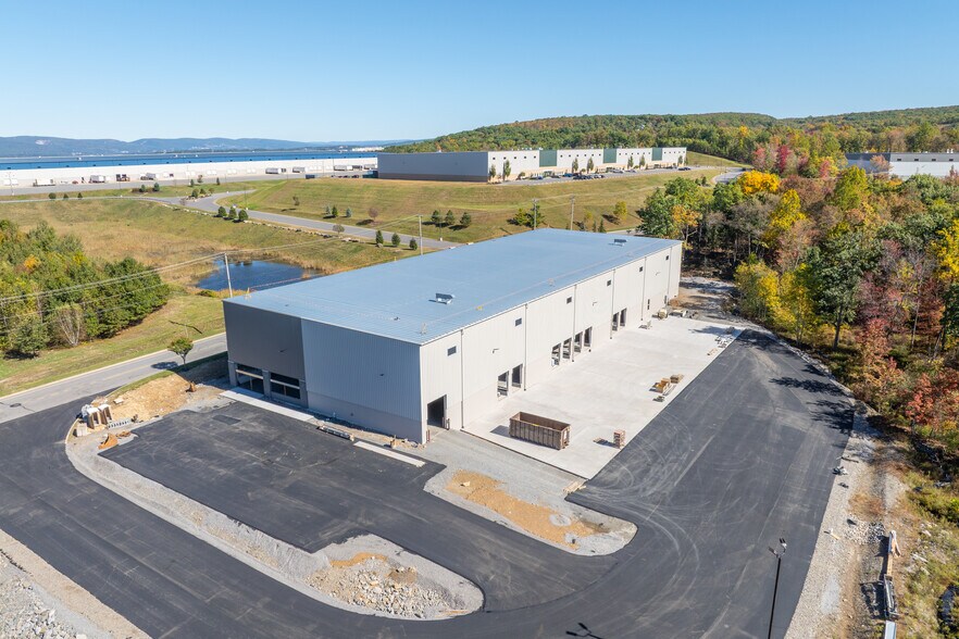 485-495 Research Dr, Pittston Township, PA à louer - Photo de la construction – Image 2 sur 3