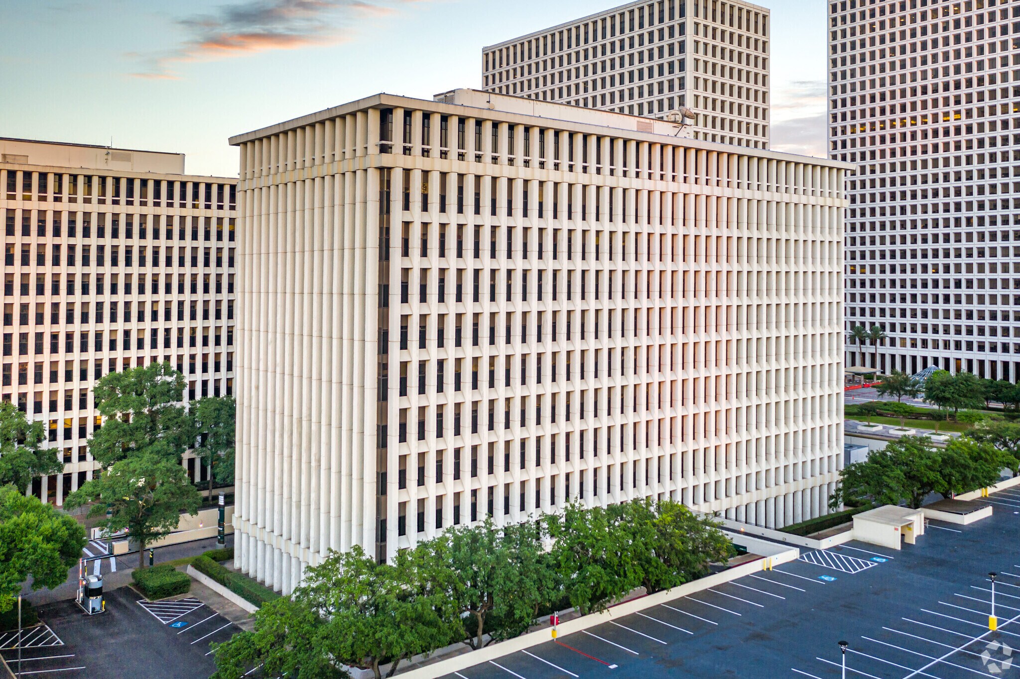 1 Greenway Plz, Houston, TX à louer Photo principale– Image 1 sur 9