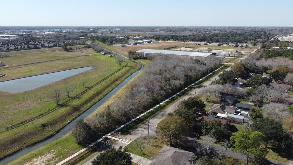 3702 Knapp Rd, Pearland, TX à louer - Vidéo sur l’annonce professionnelle – Image 3 sur 16