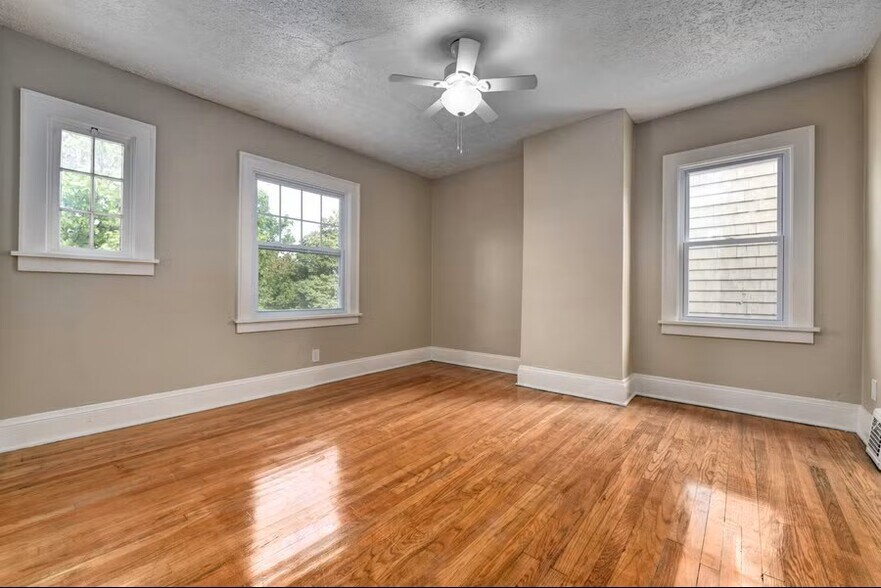 3589 Cedarbrook Rd, Cleveland Heights, OH à vendre - Photo de l’immeuble – Image 2 sur 5
