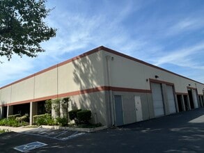 490 E Easy St, Simi Valley, CA à louer Photo intérieure– Image 2 sur 2