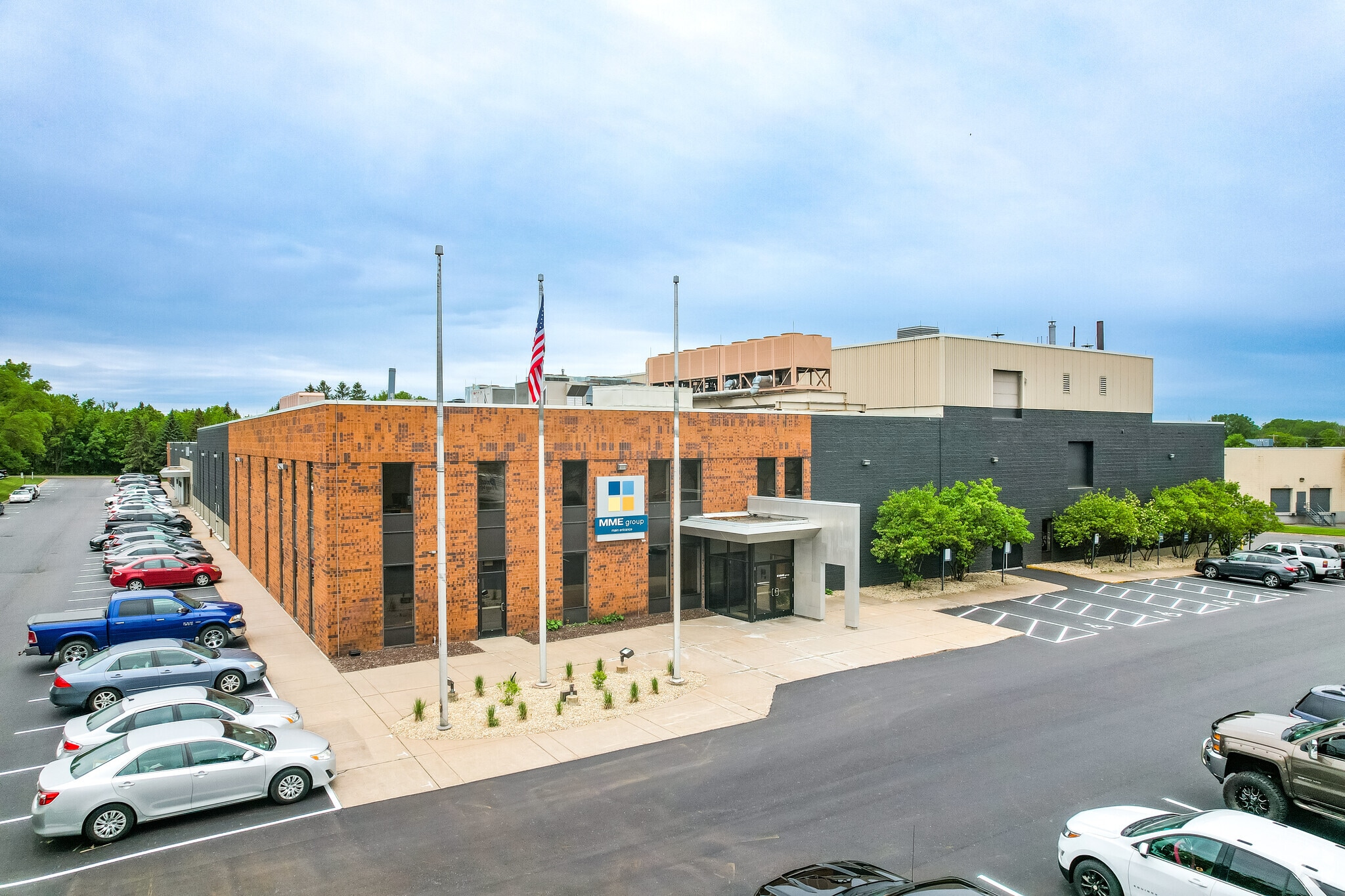 1185 Willow Lake Blvd, Vadnais Heights, MN à louer Photo principale– Image 1 sur 8