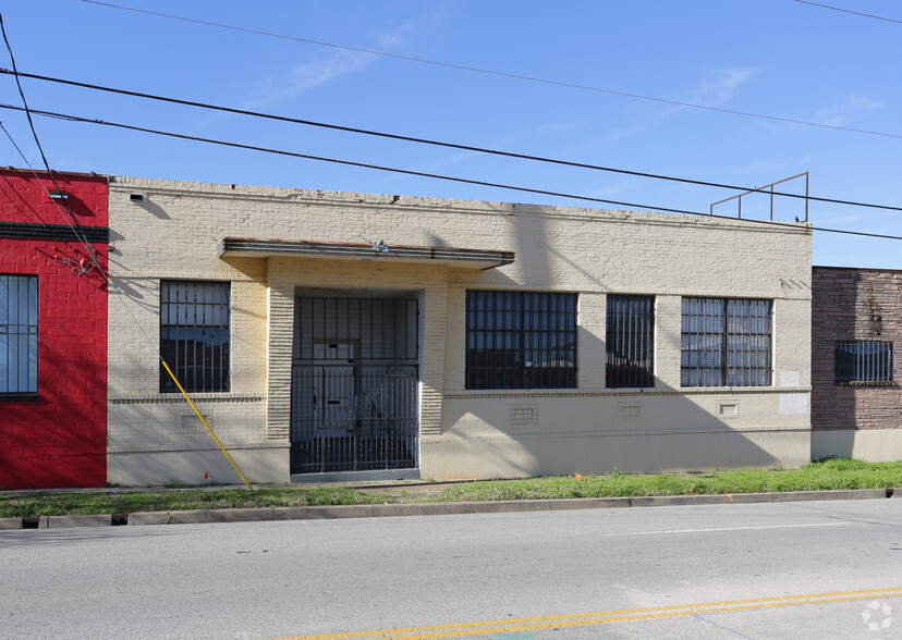 1305 S Akard St, Dallas, TX à louer - Photo de l’immeuble – Image 2 sur 33