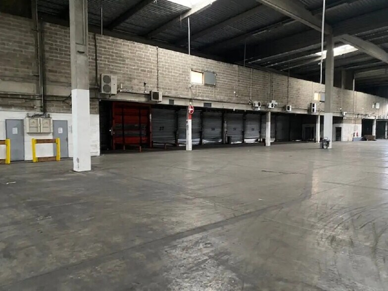 Industriel/Logistique dans SAINT-OUEN-L'AUMONE à louer - Photo de l’immeuble – Image 2 sur 6