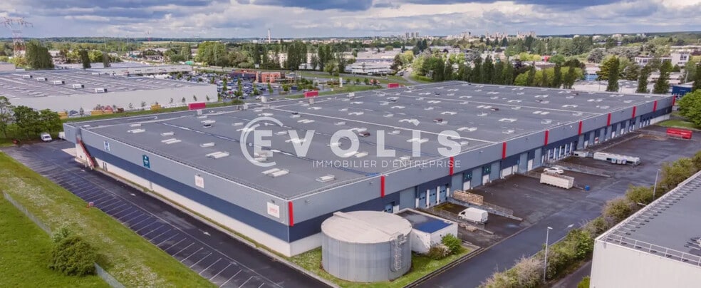 Avenue D'Oceanie, Les Ulis à louer - Photo de l’immeuble – Image 2 sur 16