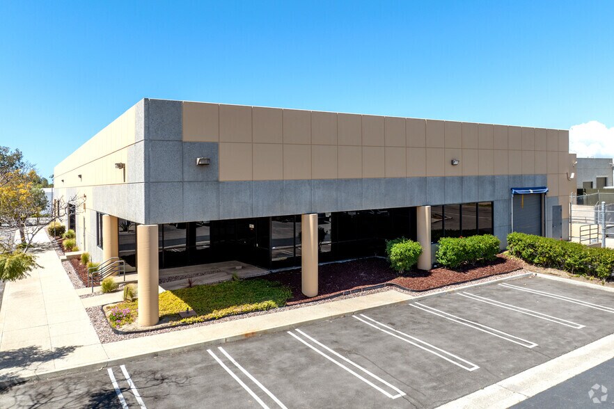2630 Business Park Dr, Vista, CA à vendre - Photo de l’immeuble – Image 2 sur 23