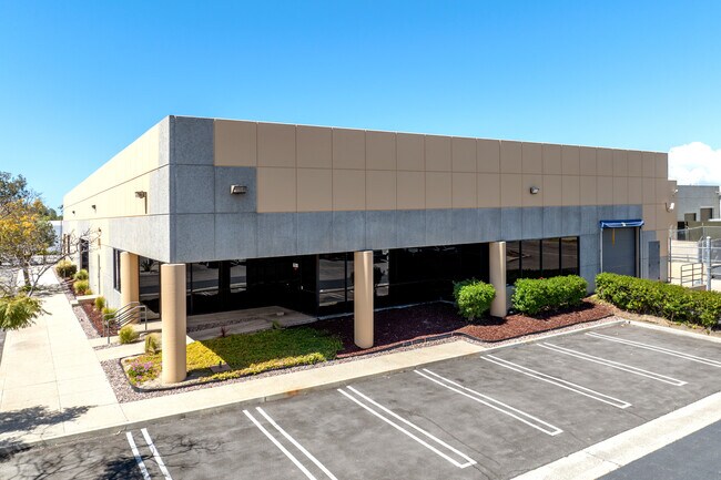Plus de détails pour 2630 Business Park Dr, Vista, CA - Industriel/Logistique à louer