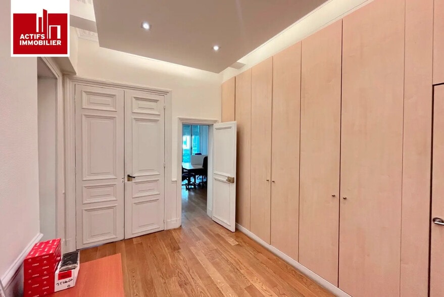 Bureau dans Paris à louer - Photo de l’immeuble – Image 2 sur 7