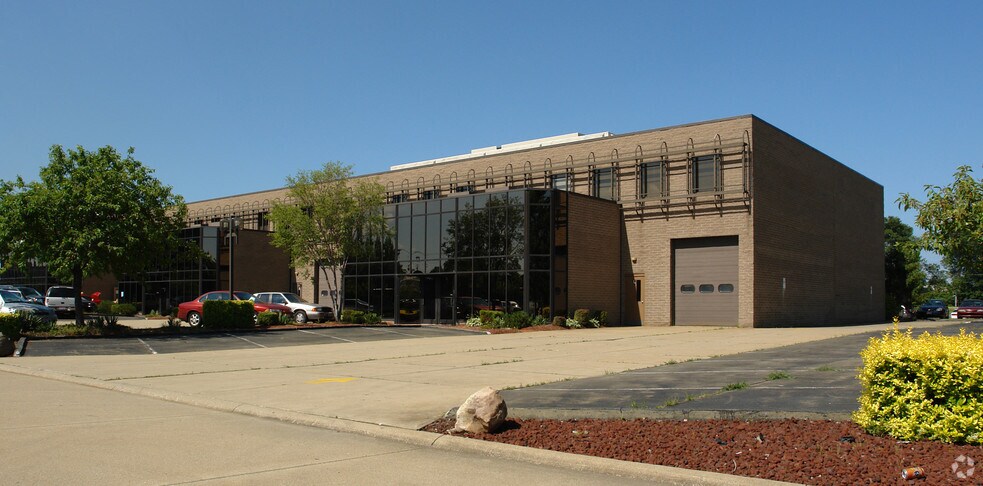 35585 Curtis Blvd, Eastlake, OH à louer - Photo de l’immeuble – Image 2 sur 2