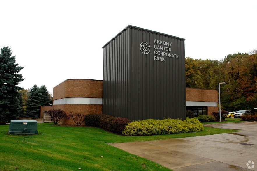 3575 Forest Lake, Uniontown, OH à louer - Photo de l’immeuble – Image 2 sur 12