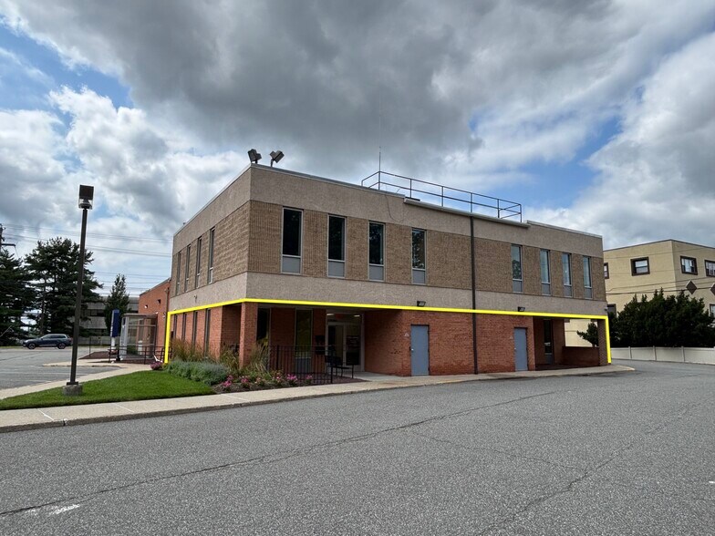 474 Prospect Ave, West Orange, NJ à louer - Photo de l’immeuble – Image 3 sur 9