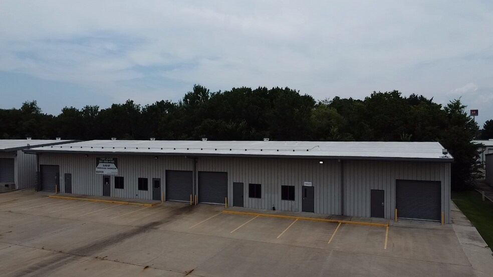 1419 1st St E, Humble, TX à louer - Photo de l’immeuble – Image 1 sur 1