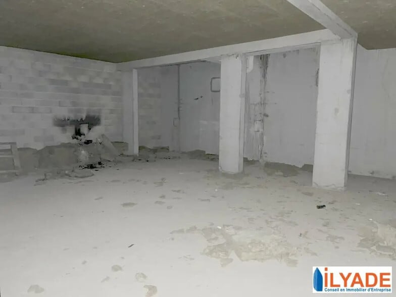 Local commercial dans Pourrières à vendre - Photo de l’immeuble – Image 3 sur 3