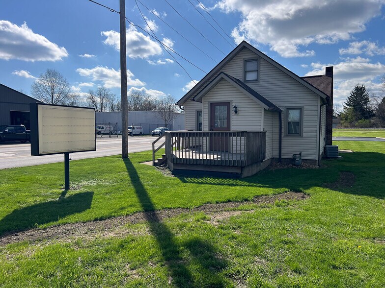 7431 Middlebranch Ave NE, Canton, OH à vendre - Photo de l’immeuble – Image 3 sur 21