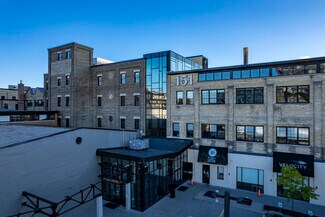 Plus de détails pour 121-151 Charles St W, Kitchener, ON - Bureau, Local commercial à louer