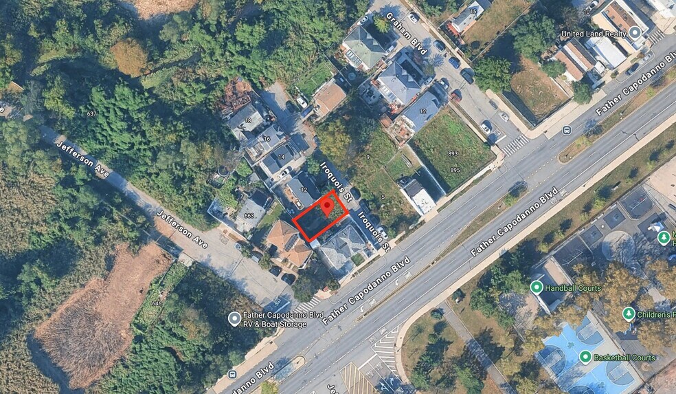 8 Iroquois St, Staten Island, NY à vendre - Photo de l’immeuble – Image 2 sur 2