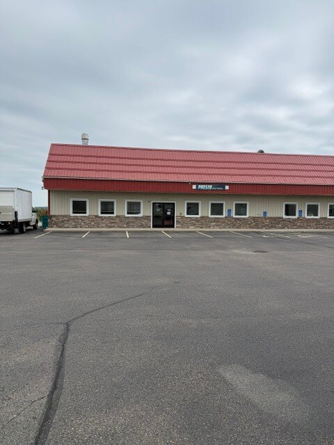 134 26th St NW, Owatonna, MN à louer Photo principale– Image 1 sur 26