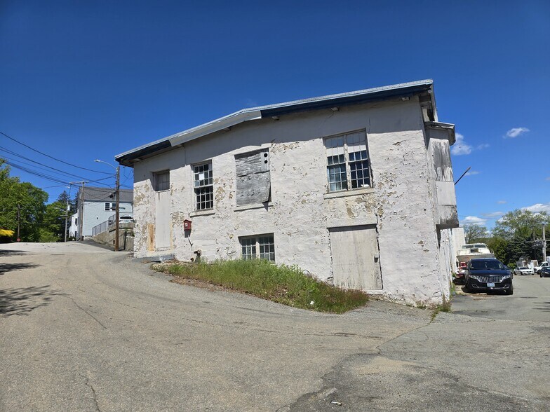 55 Greenhill St, West Warwick, RI à louer - Photo de l’immeuble – Image 3 sur 4