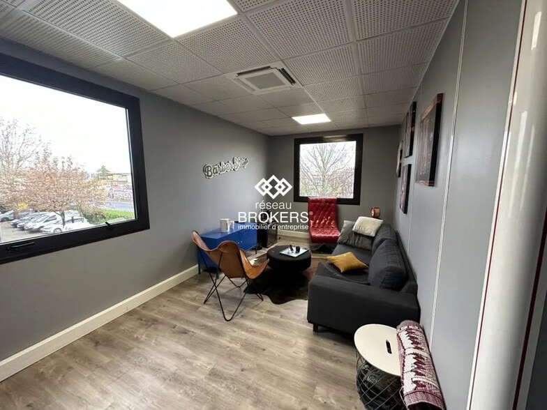 Bureau dans Gennevilliers à louer - Photo de l’immeuble – Image 3 sur 9