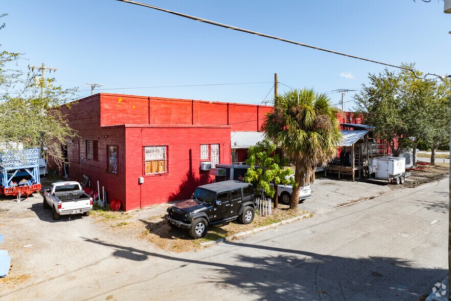 808 8th Avenue Dr W, Bradenton, FL à vendre - Photo de l’immeuble – Image 3 sur 12