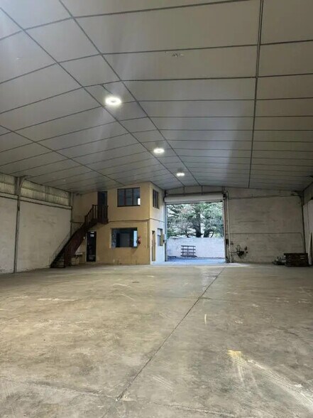 Local d’activités dans Châteaurenard à louer - Photo intérieure – Image 3 sur 6