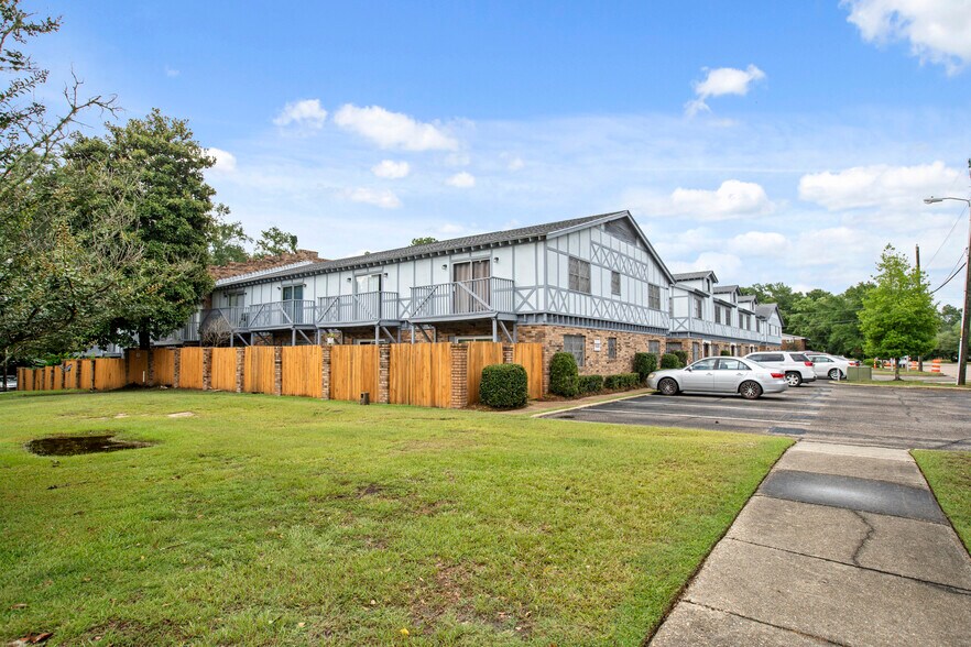 901 W Pine St, Hattiesburg, MS à vendre - Photo de l’immeuble – Image 2 sur 14
