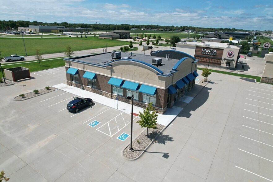 3102 E Elk Ln, Fremont, NE à vendre - Photo de l’immeuble – Image 2 sur 12