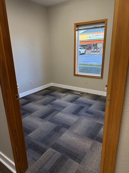 105 W Main St, Battle Ground, WA à vendre - Photo de l’immeuble – Image 3 sur 9