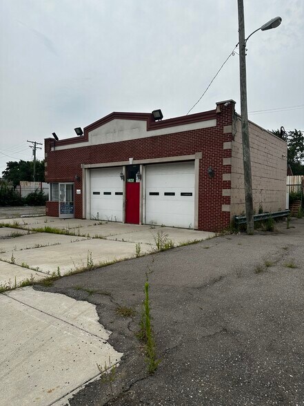 14150 E 8 Mile Rd, Detroit, MI à vendre - Photo de l’immeuble – Image 2 sur 36