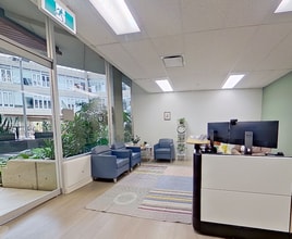 6715 8th St NE, Calgary, AB à louer Numérisation 3D Matterport– Image 1 sur 12