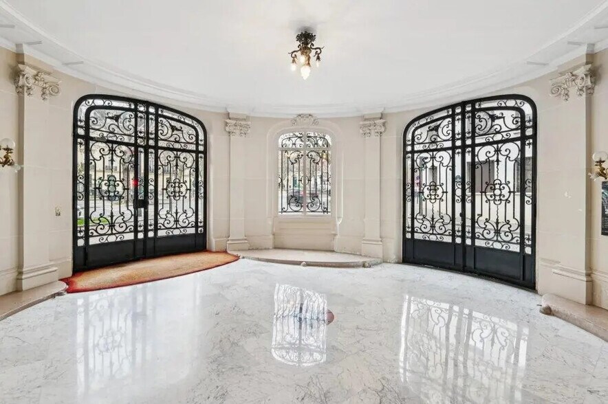 Bureau dans Paris à vendre - Hall d’entrée – Image 2 sur 20