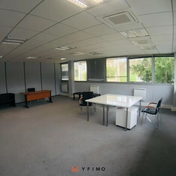 Bureau dans FOURQUEUX à louer - Photo de l’immeuble – Image 2 sur 4