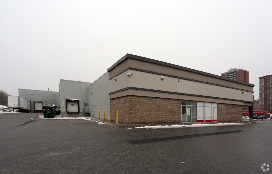 2400 Eglinton Ave, Toronto, ON à louer - Photo de l’immeuble – Image 3 sur 7