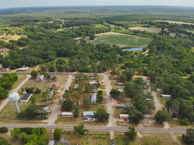 64 Kingston ave, Mc Rae Helena, GA à vendre - Photo de l’immeuble – Image 2 sur 3