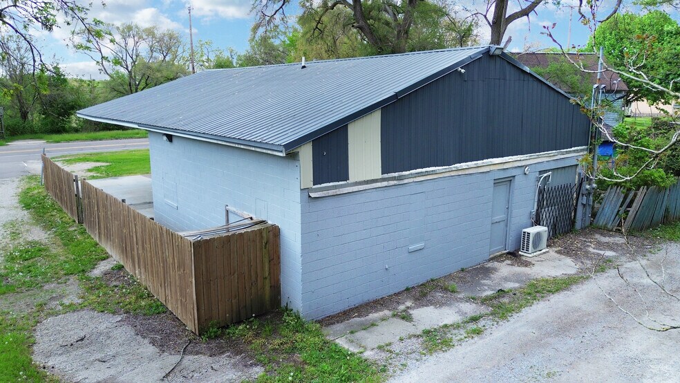 713 Fenton Rd, Flint, MI à vendre - Photo de l’immeuble – Image 3 sur 9