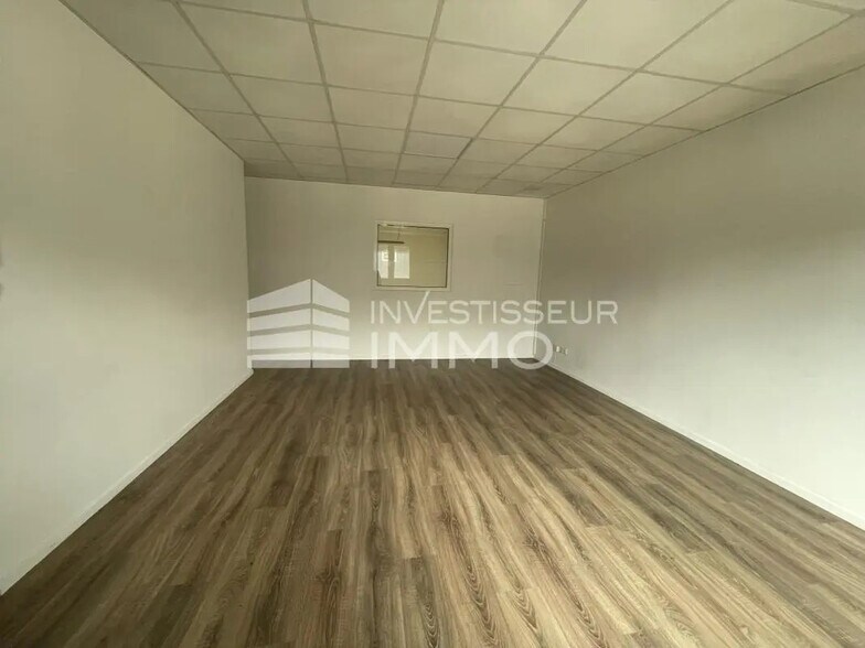 Bureau dans Ozoir-la-Ferrière à louer - Photo de l’immeuble – Image 3 sur 4