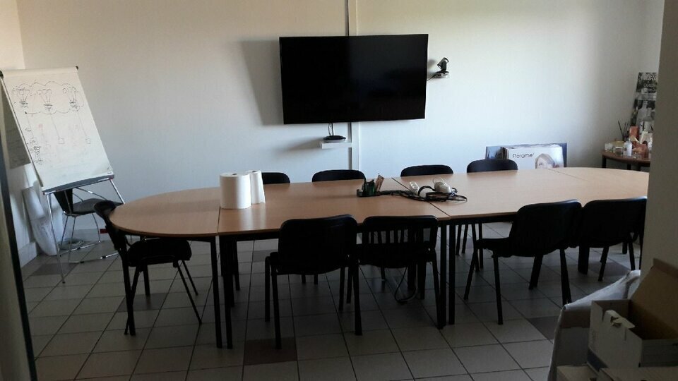 Bureau dans Châteaurenard à louer - Photo de l’immeuble – Image 2 sur 9