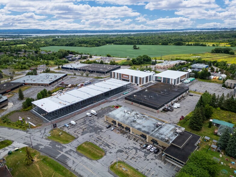 103 Schneider Rd, Kanata, ON à louer - Photo de l’immeuble – Image 3 sur 3