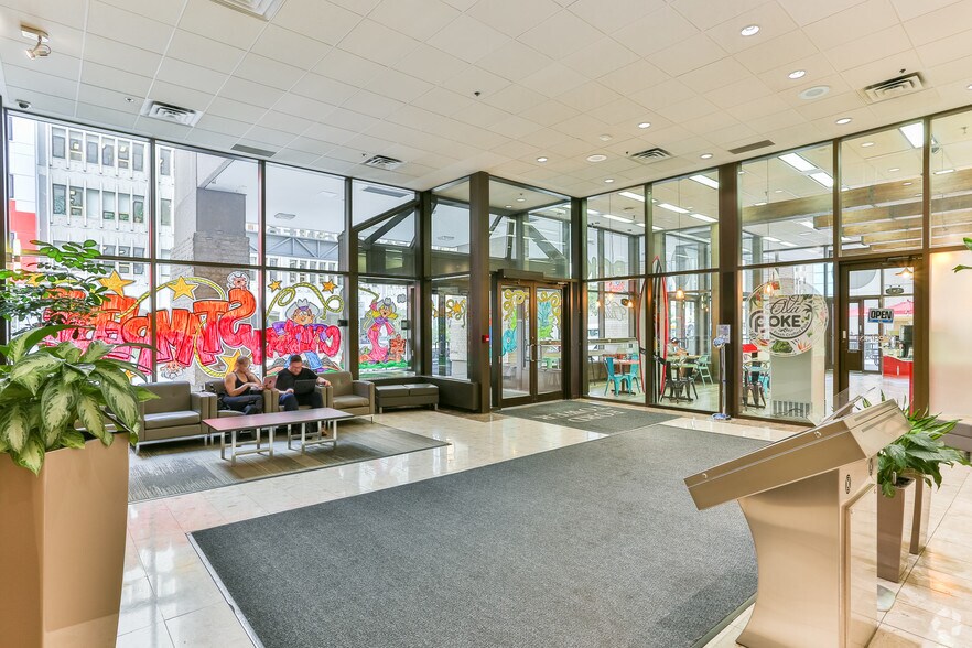 633 6th Ave SW, Calgary, AB à louer - Hall d’entrée – Image 3 sur 9