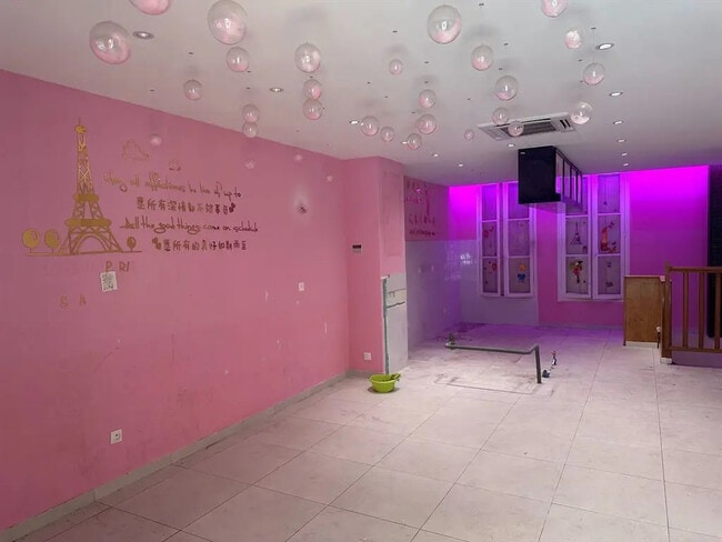 Plus de détails pour Local commercial à louer