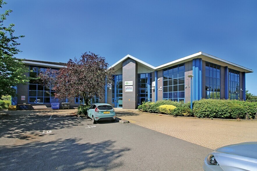 Martinfield, Welwyn Garden City à louer - Photo de l’immeuble – Image 2 sur 5