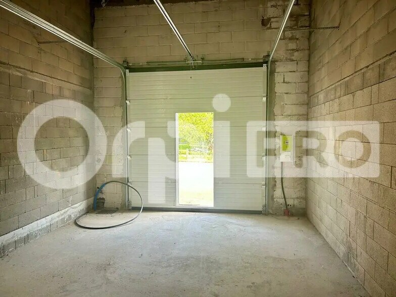 Local d'activités dans Saint-Chéron à vendre - Photo de l’immeuble – Image 3 sur 6