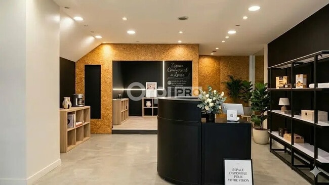 Plus de détails pour Local commercial à louer
