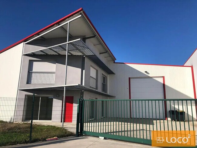 Plus de détails pour Local d'activités à louer