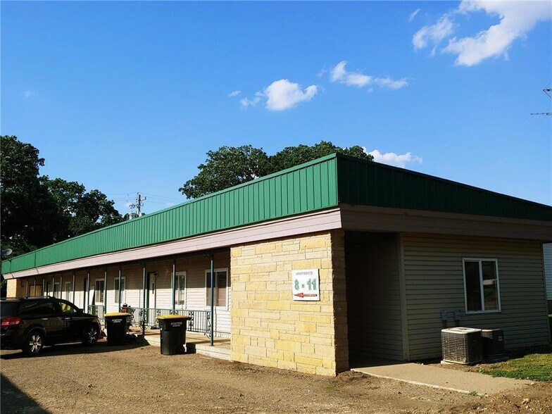 905 E Fifth St, Blue Earth, MN à vendre - Photo de l’immeuble – Image 3 sur 15