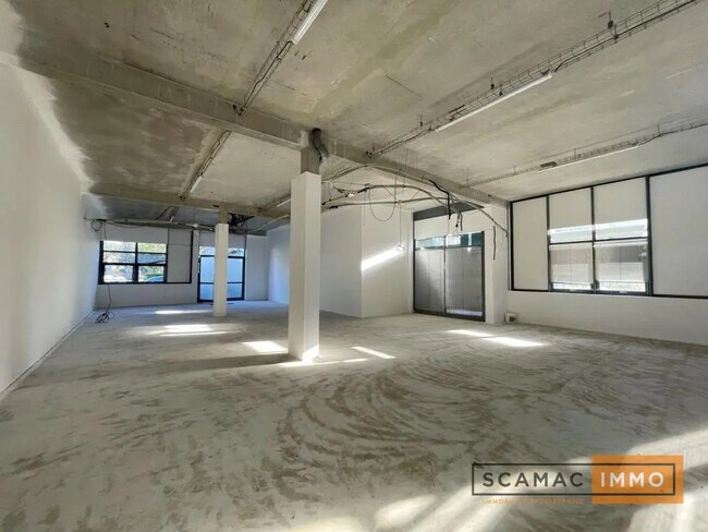 Plus de détails pour Bureau, Industriel/Logistique à louer