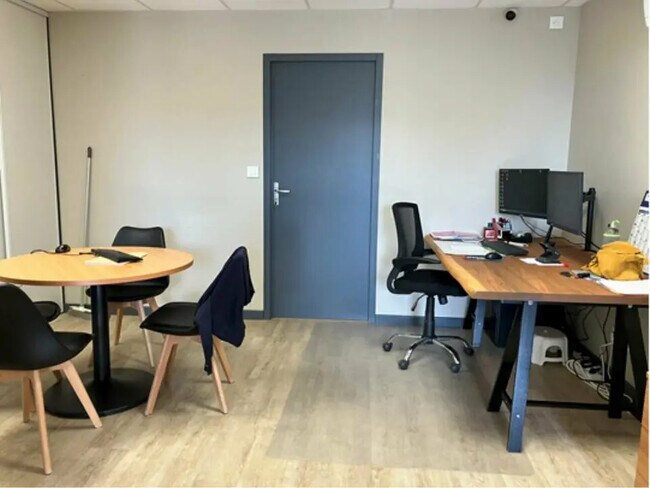 Plus de détails pour Bureau à louer