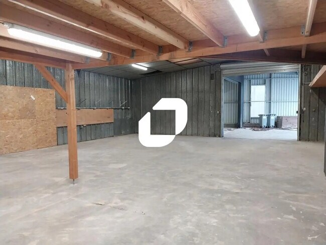 Plus de détails pour Local d'activités à louer